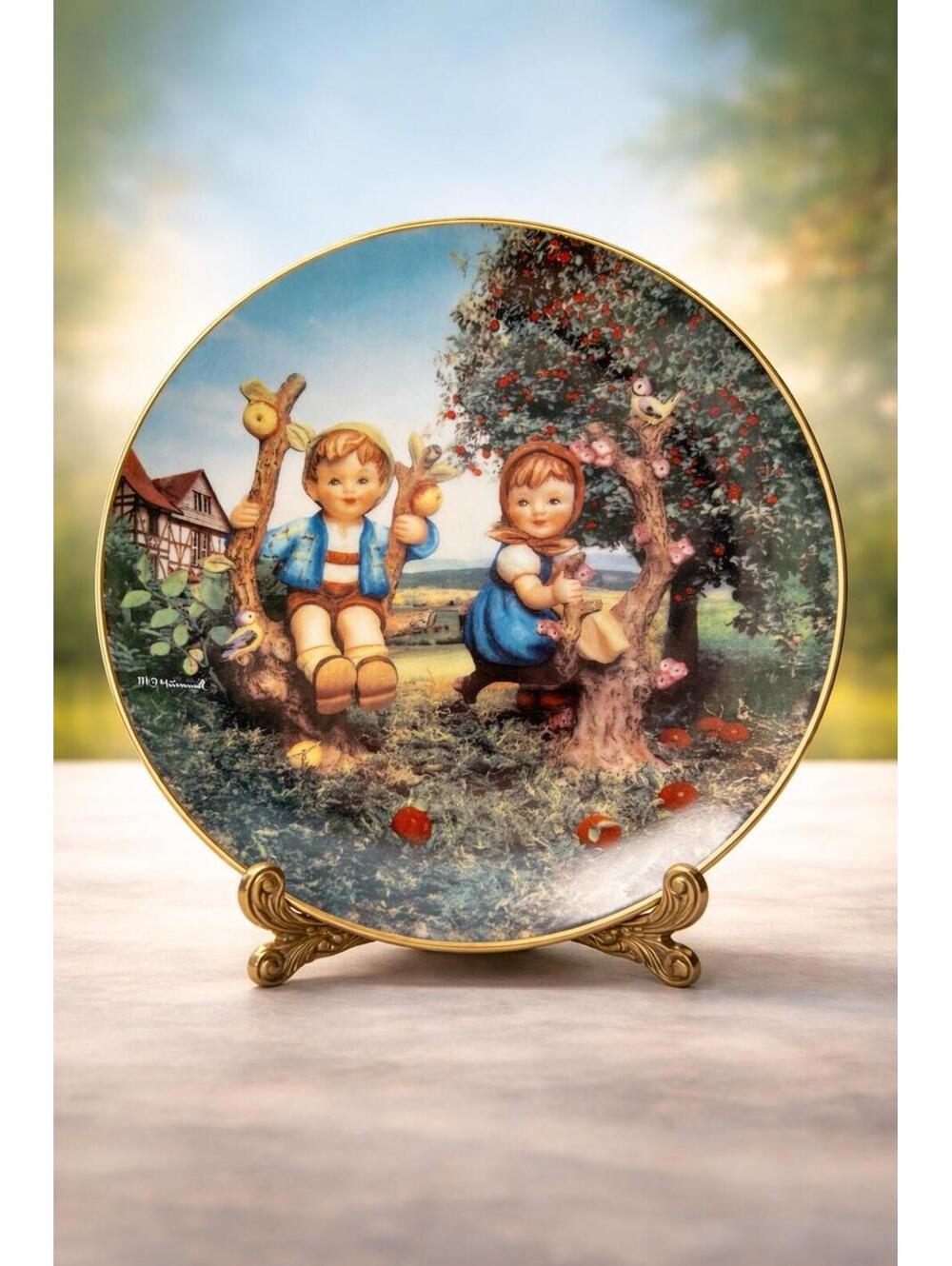 Hummel Danbury Mint 1989 Apple Tree Boy & Girl Little Companions Plate, 8.25”